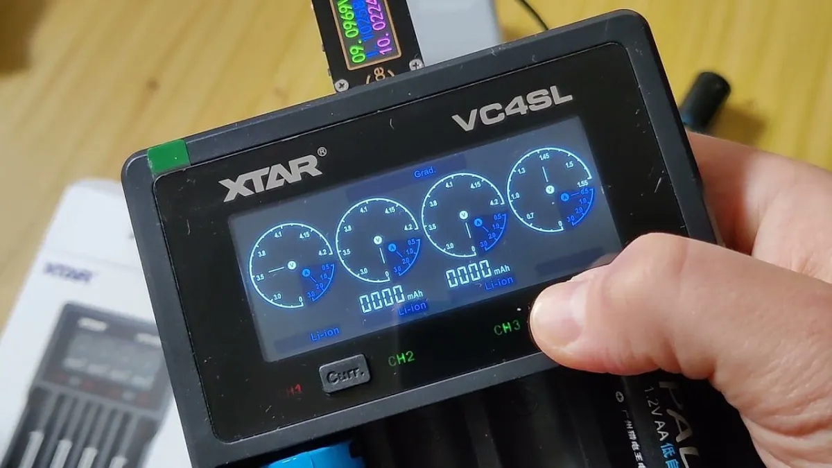 XTAR VC4SL Charger: 4-Bay USB-C Fast 3A Charger for 18650, 21700, AA, AAA & More | LCD, Capacity Test | Flashlights, Vap