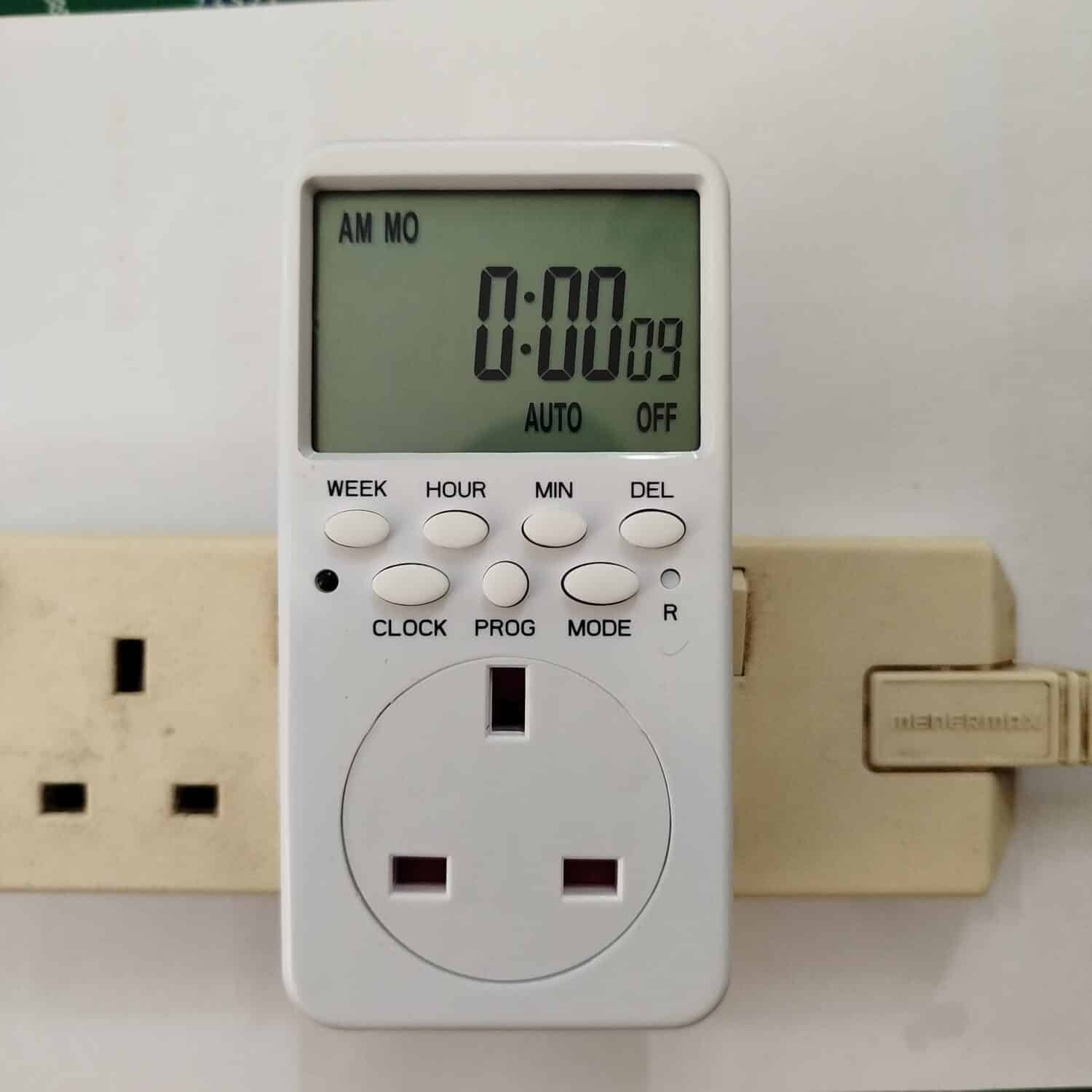 Manhua MET-UK, 16A Timer Plug: Program Lights, Fridge, Bells – 16A Plug-and-Play Automation in Kenya