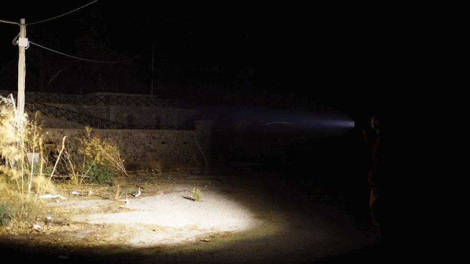 Convoy 3X21C Sst40 Flashlight – 15000 Lumens 900M Beam Distance Best For Security Guards Game Rangers 2 This Is Not Your Regular Flashlight. The Convoy 3X21C Sst40 Is An Ultra-Bright, Heavy-Duty Led Torch That Produces An Incredible 15,000 Lumens Of Light, Making It One Of The Brightest Handheld Flashlights You Can Get In Kenya. That’s Up To 10 Times Brighter Than A Modern Car Headlight, Which Usually Puts Out Just 1,200–1,500 Lumens Per Side.