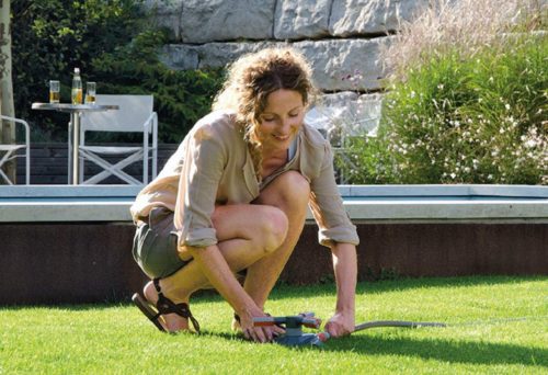 Rotating Sprinkler for Nairobi Gardens Efficient 360ยฐ rotating sprinkler watering a garden in Kenya, covering up to 3400 sq ft for even lawn hydration.