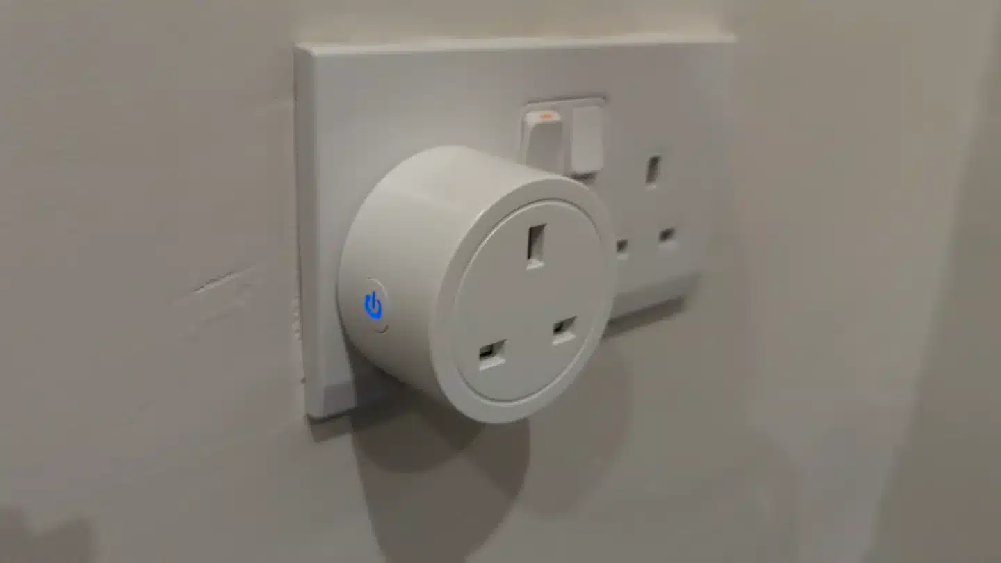 e2ZLW8 TKY6lUV3oWU3zflT8DMp0Qcv5jyTbEPjYu s Control appliances remotely with this Tuya WiFi Smart Plug, featuring real-time energy monitoring and voice control compatibility with Alexa and Google Assistant. Its durable PC+ABS fire-rated material and compact design make it a practical addition to any smart home setup, perfect for managing household electronics and reducing energy consumption. 🛠️Key Features:: ✅ Real-time energy monitoring via app
✅ Smart scheduling and automation scenes
✅ Voice control with Alexa and Google Assistant
✅ Overload protection for device safety
✅ Compact and durable fire-rated PC+ABS construction
✅ Easy plug-and-play WiFi setup
✅ Track voltage, wattage, current, and frequency
✅ Compatible with Tuya and Smart Life apps ⬇️SCROLL DOWN TO SEE DESCRIPTION⬇️